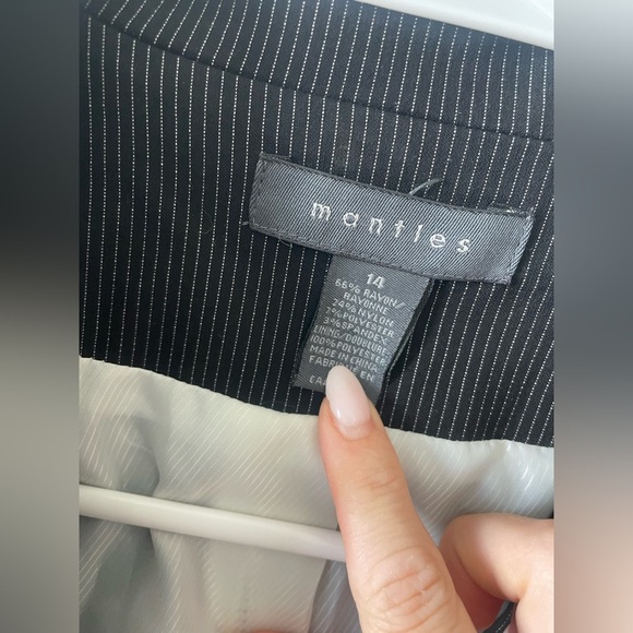 Mantles black and white stripped casual or business blazer suit jacket - Picture 2 of 3